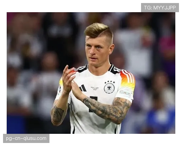 克罗斯角色前移如何通过直塞提升中场控制力